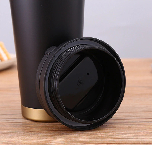 Coffee cup with handle